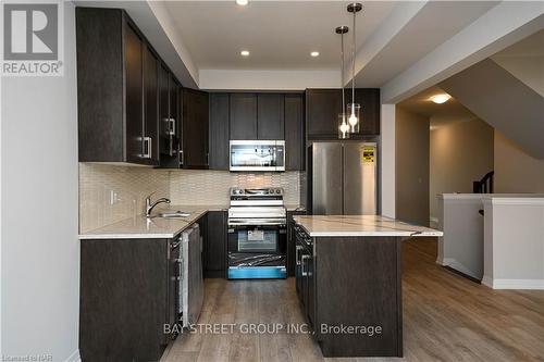 61 - 4552 Portage Road, Niagara Falls (211 - Cherrywood), ON - Indoor Photo Showing Kitchen