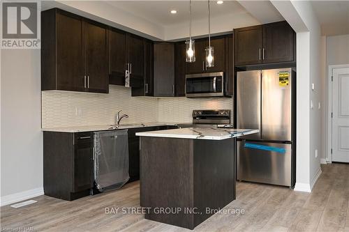 61 - 4552 Portage Road, Niagara Falls (211 - Cherrywood), ON - Indoor Photo Showing Kitchen