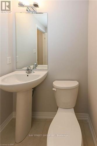 61 - 4552 Portage Road, Niagara Falls (211 - Cherrywood), ON - Indoor Photo Showing Bathroom