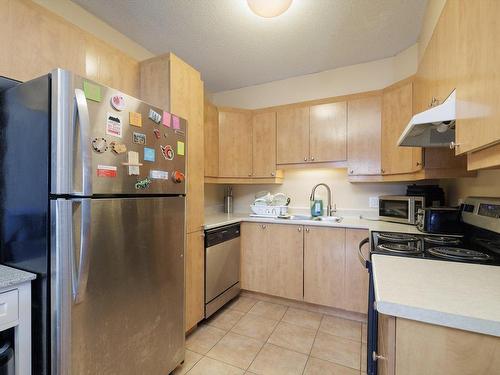 Cuisine - 410-480 Boul. Galland, Dorval, QC - Indoor Photo Showing Kitchen With Double Sink