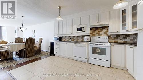 106 - 40 Panorama Court, Toronto, ON - Indoor Photo Showing Kitchen