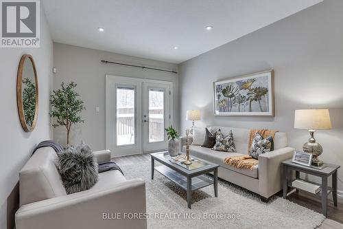 39 Yvonne Crescent, London, ON - Indoor Photo Showing Living Room