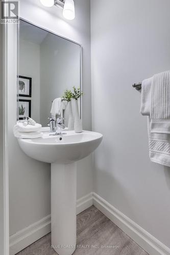 39 Yvonne Crescent, London, ON - Indoor Photo Showing Bathroom