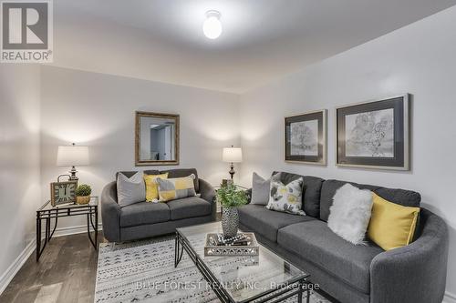 39 Yvonne Crescent, London, ON - Indoor Photo Showing Living Room