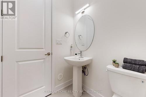 17 Knollview Lane, Richmond Hill, ON - Indoor Photo Showing Bathroom