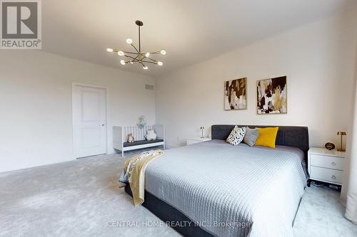 17 Knollview Lane, Richmond Hill, ON - Indoor Photo Showing Bedroom