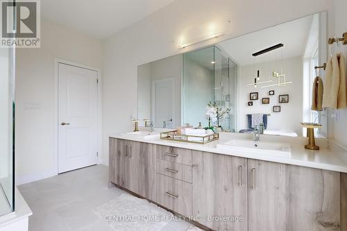 17 Knollview Lane, Richmond Hill, ON - Indoor Photo Showing Bathroom