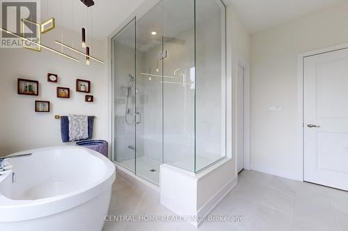 17 Knollview Lane, Richmond Hill, ON - Indoor Photo Showing Bathroom