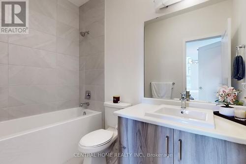 17 Knollview Lane, Richmond Hill, ON - Indoor Photo Showing Bathroom