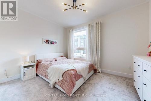 17 Knollview Lane, Richmond Hill, ON - Indoor Photo Showing Bedroom