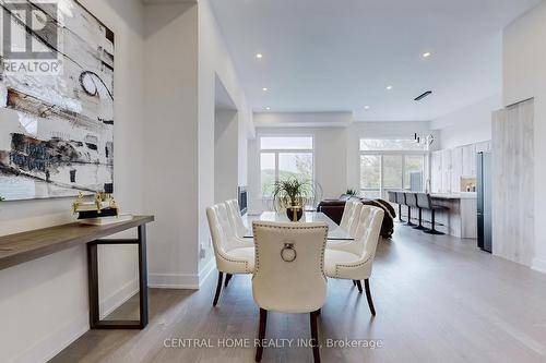 17 Knollview Lane, Richmond Hill, ON - Indoor Photo Showing Dining Room