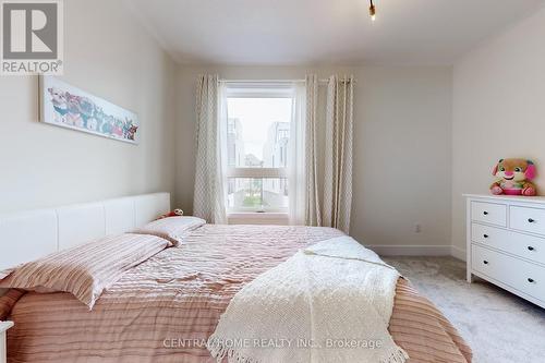 17 Knollview Lane, Richmond Hill, ON - Indoor Photo Showing Bedroom