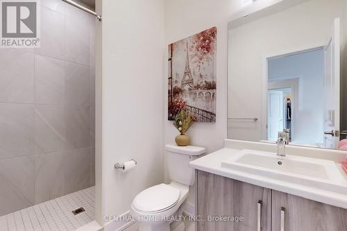 17 Knollview Lane, Richmond Hill, ON - Indoor Photo Showing Bathroom