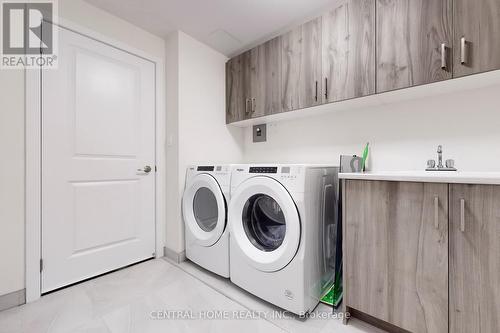 17 Knollview Lane, Richmond Hill, ON - Indoor Photo Showing Laundry Room