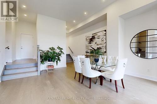 17 Knollview Lane, Richmond Hill, ON - Indoor Photo Showing Dining Room