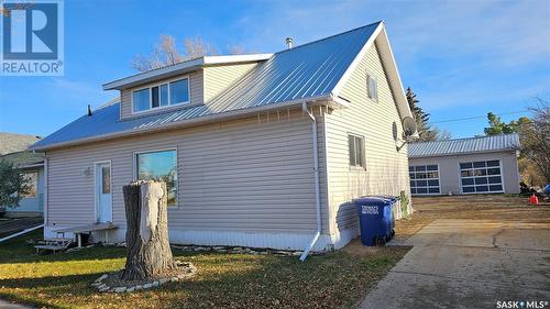 406 Centre Street, Cabri, SK - Outdoor