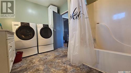 406 Centre Street, Cabri, SK - Indoor Photo Showing Laundry Room