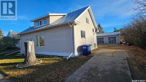 406 Centre Street, Cabri, SK - Outdoor