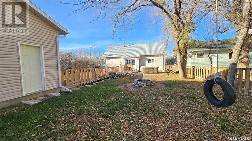 406 Centre Street, Cabri, SK - Outdoor