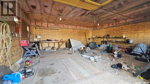 406 Centre Street, Cabri, SK - Indoor Photo Showing Garage