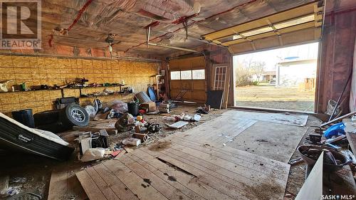 406 Centre Street, Cabri, SK - Indoor Photo Showing Garage