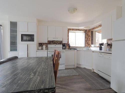 Logement - 8400  - 8402 Ch. Ste-Marguerite, Trois-Rivières, QC - Indoor Photo Showing Kitchen