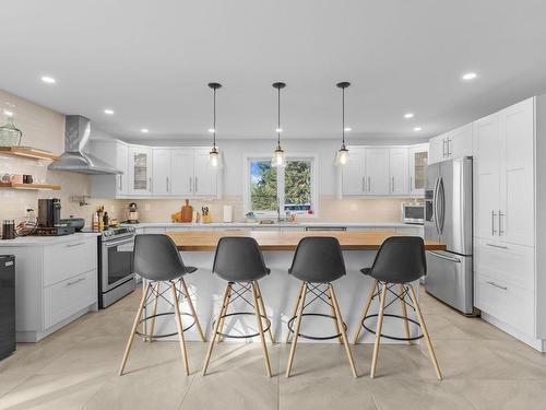 Kitchen - 1575C  - 1575D Boul. Perrot, Notre-Dame-De-L'Île-Perrot, QC - Indoor Photo Showing Kitchen With Upgraded Kitchen