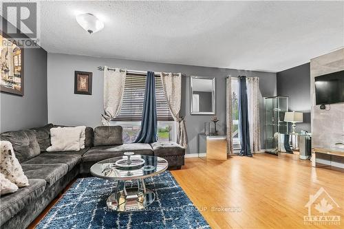 1706 Tanguay Court, Ottawa, ON - Indoor Photo Showing Living Room