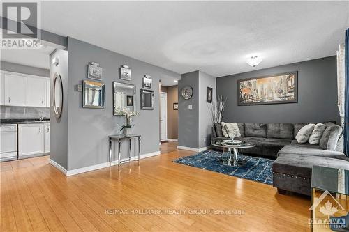 1706 Tanguay Court, Ottawa, ON - Indoor Photo Showing Living Room