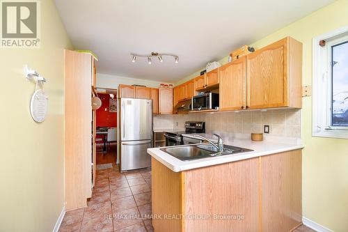 213 Duntroon Circle N, Ottawa, ON - Indoor Photo Showing Kitchen