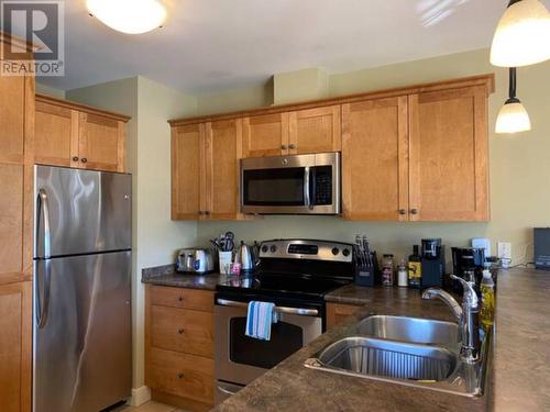 1296 Kaufmann View Unit# 39, Golden, BC - Indoor Photo Showing Kitchen With Double Sink