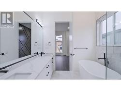 5PCE luxurious primary ensuite - 