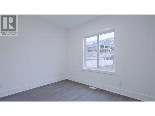 Third bedroom upper level main house w/3PCE ensuite - 2798 Canyon Crest Drive, West Kelowna, BC - Indoor Photo Showing Other Room