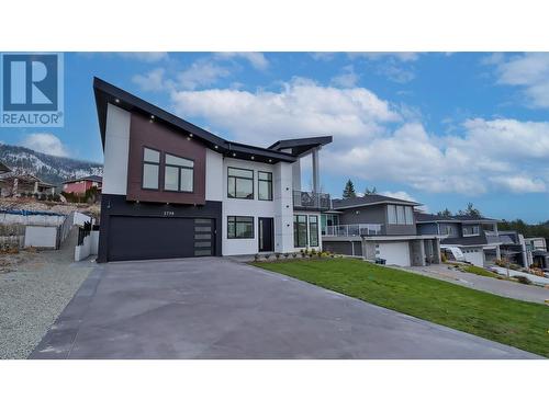 Oversized driveway with plenty of room for parking - 2798 Canyon Crest Drive, West Kelowna, BC - Outdoor With Facade