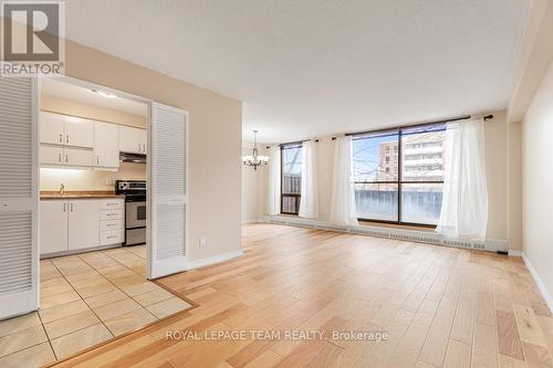 109 - 515 St. Laurent Boulevard, Ottawa, ON - Indoor Photo Showing Kitchen