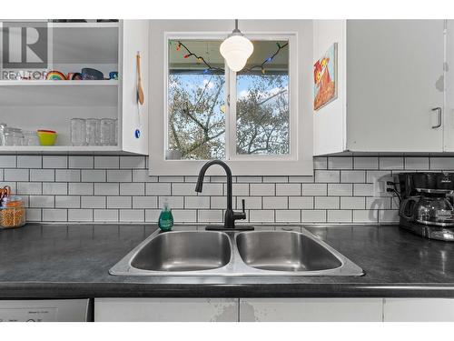 450 9 Avenue Se, Salmon Arm, BC - Indoor Photo Showing Kitchen With Double Sink