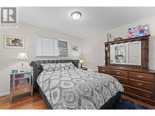 450 9 Avenue Se, Salmon Arm, BC - Indoor Photo Showing Bedroom