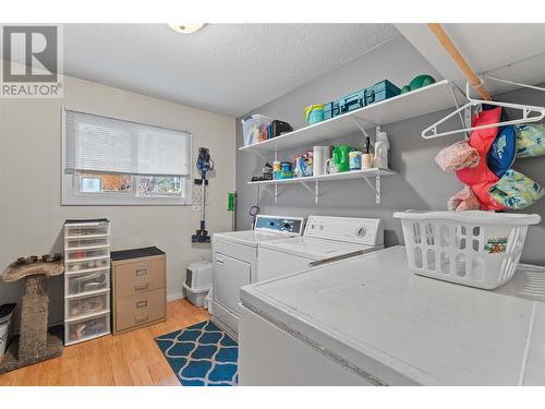 450 9 Avenue Se, Salmon Arm, BC - Indoor Photo Showing Laundry Room