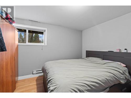 suite - 450 9 Avenue Se, Salmon Arm, BC - Indoor Photo Showing Bedroom