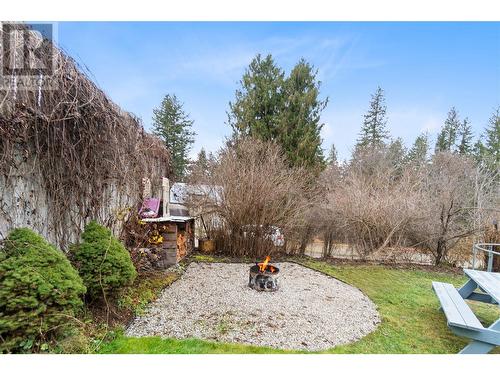 450 9 Avenue Se, Salmon Arm, BC - Outdoor