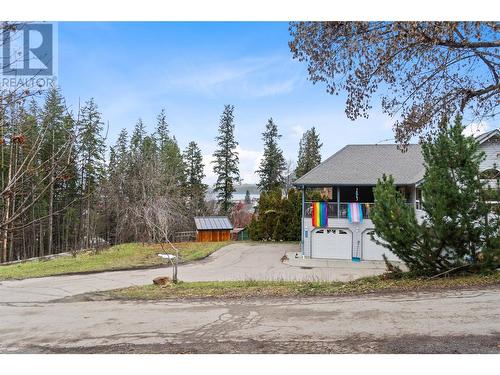 450 9 Avenue Se, Salmon Arm, BC - Outdoor