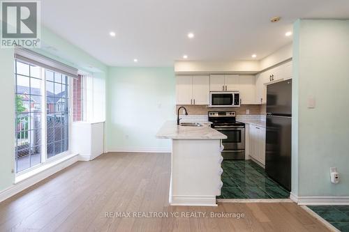 B202 - 98 Cornell Park Avenue, Markham, ON - Indoor Photo Showing Kitchen