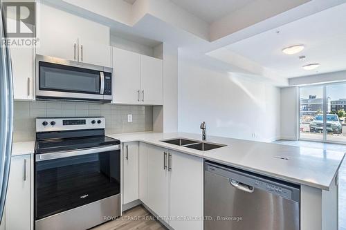 127 - 4 Kimberly Lane, Collingwood, ON - Indoor Photo Showing Kitchen With Stainless Steel Kitchen With Double Sink With Upgraded Kitchen