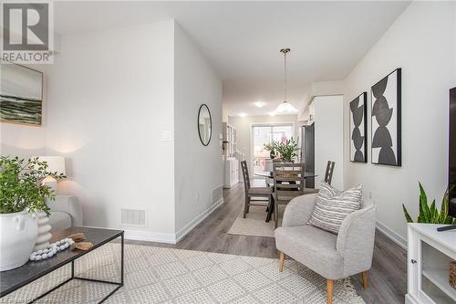 44 Hollywood Court, Cambridge, ON - Indoor Photo Showing Living Room