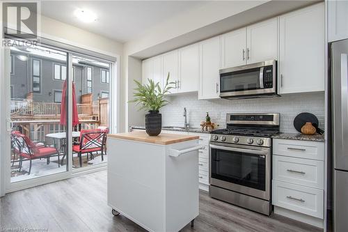 44 Hollywood Court, Cambridge, ON - Indoor Photo Showing Kitchen With Stainless Steel Kitchen