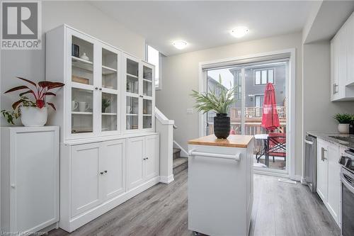 44 Hollywood Court, Cambridge, ON - Indoor Photo Showing Kitchen