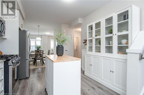 44 Hollywood Court, Cambridge, ON - Indoor Photo Showing Kitchen