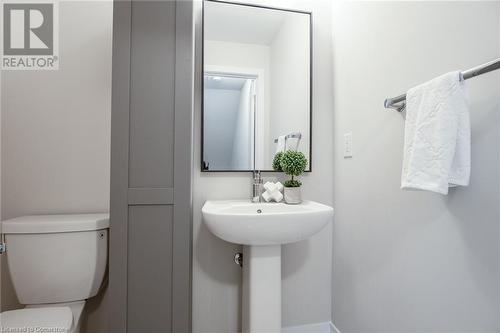 44 Hollywood Court, Cambridge, ON - Indoor Photo Showing Bathroom