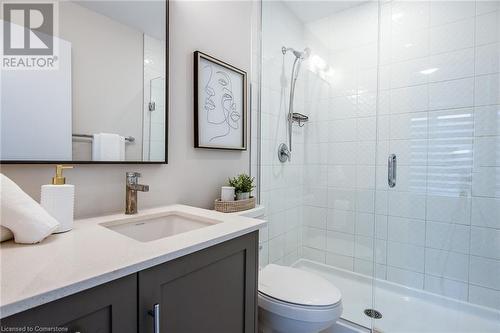 44 Hollywood Court, Cambridge, ON - Indoor Photo Showing Bathroom