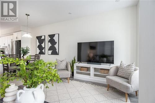 44 Hollywood Court, Cambridge, ON - Indoor Photo Showing Living Room